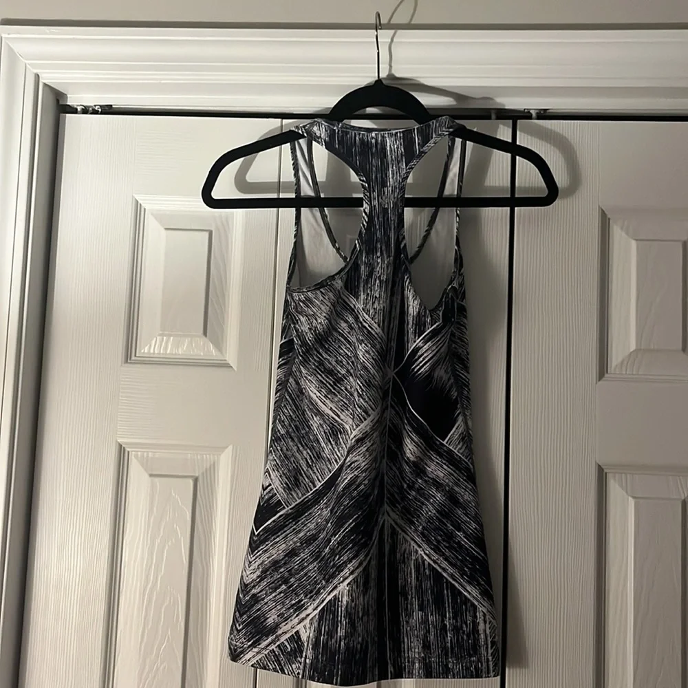 Lululemon Razorback Tank Top - Picture 2 of 3